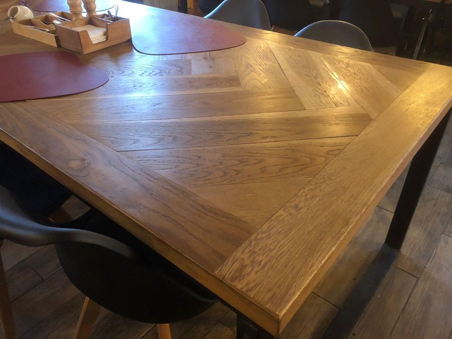 Bar countertop. Wood.