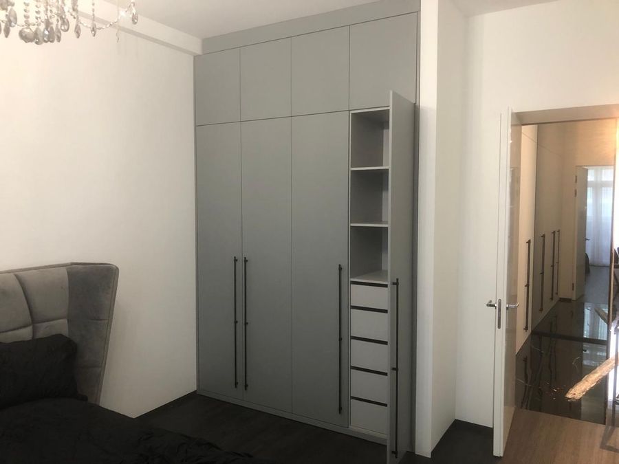 Built-in wardrobe with open sections